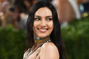 Ирина Шейк в прозрачном платье засветила нижнее белье на выходе из отеля в Милане Ирина Шейк в прозрачном платье засветила нижнее белье на выходе из отеля в Милане