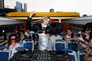 DJ Katya Guseva презентовала трек «Движение» во время музыкальной экскурсии по Москве DJ Katya Guseva презентовала трек «Движение» во время музыкальной экскурсии по Москве