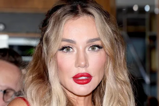 «Главное! Я не встречаюсь с футболистом. Это носки сына!»: Анна Седокова заявила, что у нее нет романа с женатым «Главное! Я не встречаюсь с футболистом. Это носки сына!»: Анна Седокова заявила, что у нее нет романа с женатым