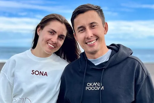 Двукратная олимпийская чемпионка по фехтованию София Позднякова родила дочь от скалолаза Станислава Кокорина Двукратная олимпийская чемпионка по фехтованию София Позднякова родила дочь от скалолаза Станислава Кокорина