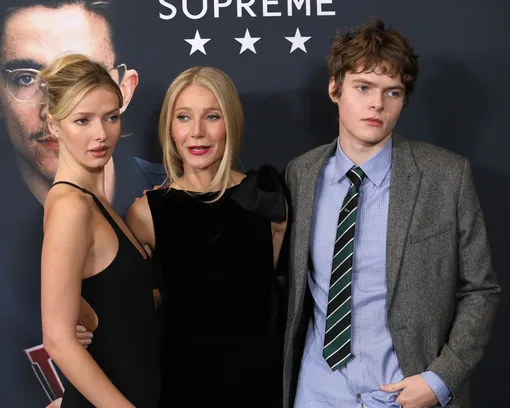 Гвинет Пэлтроу с дочерью и сыном на премьере