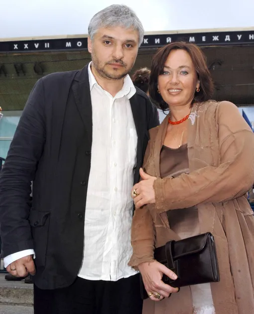 Игорь Бухаров прожил в браке с Ларисой Гузеевой двадцать лет Игорь Бухаров прожил в браке с Ларисой Гузеевой двадцать лет