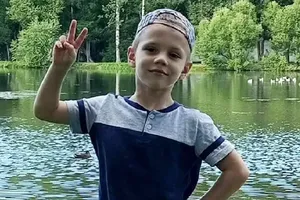 Рыдающая мама и безутешный отец девятилетнего Паши приехали на его похороны