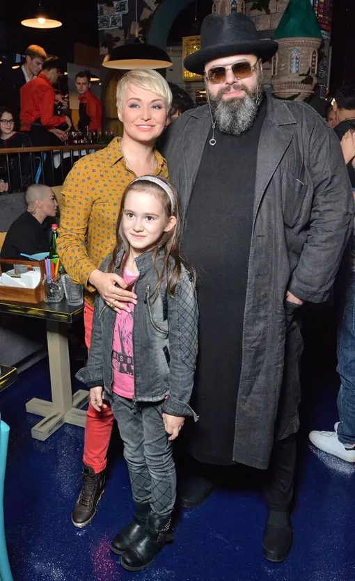 Катя Лель, ее дочь Эмилия и Максим Фадеев. 1 октября 2016 г.