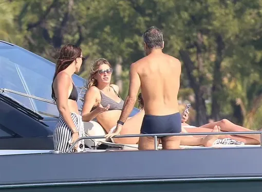 К Жизель Бюндхен и Хоакиму Валенте присоединились друзья К Жизель Бюндхен и Хоакиму Валенте присоединились друзья