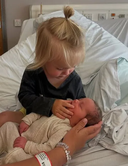 Тиффани Уотсон запечатлела первую встречу Джуда с младшим братом