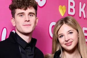 «Я хочу за него замуж!»: вернувшаяся в Россию Аня Покров показала, как Артур Бабич встретил ее в аэропорту