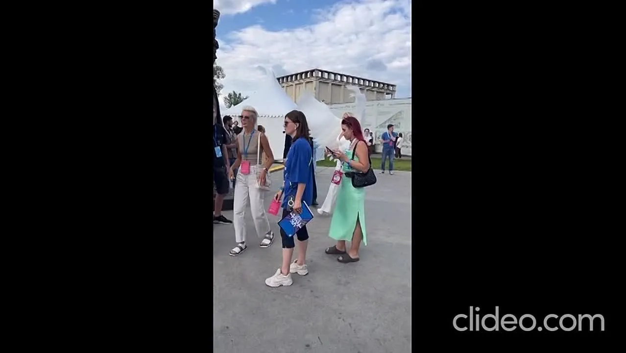 Нажми и смотри