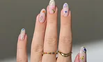 От сакуры до сухоцветов: 7 самых женственных идей маникюра с цветами, которые будут актуальны и осенью