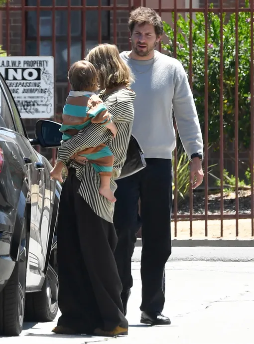 Марго Робби и Том Экерли с первенцем