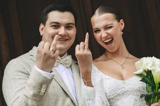 «Мы поженились!»: сын Михаила Круга сыграл тайную свадьбу с 23-летней Ульяной, которую нашел на шоу «Давай поженимся!» «Мы поженились!»: сын Михаила Круга сыграл тайную свадьбу с 23-летней Ульяной, которую нашел на шоу «Давай поженимся!»
