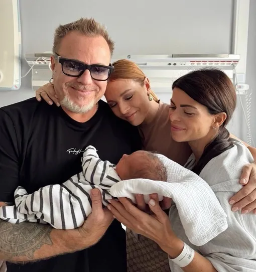 Владимир Пресняков, Наталья Подольская и Яна Дайнеко с новорожденной Евой Владимир Пресняков, Наталья Подольская и Яна Дайнеко с новорожденной Евой