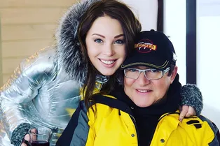 Дмитрий Дибров подарил молодой жене автомобиль за четыре миллиона рублей Дмитрий Дибров подарил молодой жене автомобиль за четыре миллиона рублей