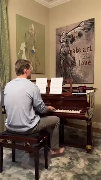 Нажми и смотри