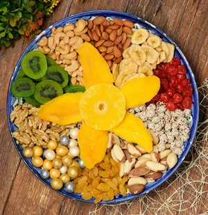 Набор орехов и сухофруктов