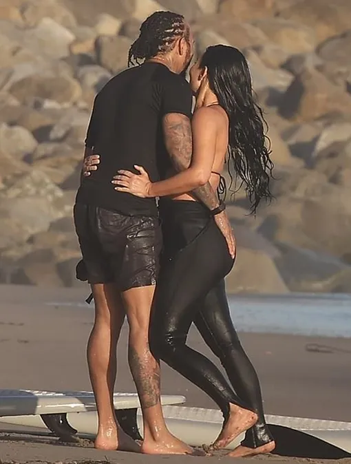 Льюис Хэмилтон и Ким Кардашьян не скрывали нежных чувств