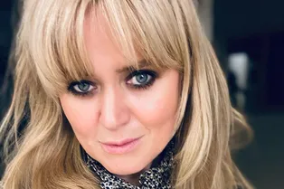 «Как похудела, шикарная!»: Анна Михалкова оголила плечи и показала узкую талию «Как похудела, шикарная!»: Анна Михалкова оголила плечи и показала узкую талию