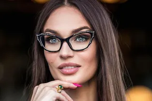 Алена Водонаева в пурпурном жакете и ботфортах произвела фурор на премьере Алена Водонаева в пурпурном жакете и ботфортах произвела фурор на премьере