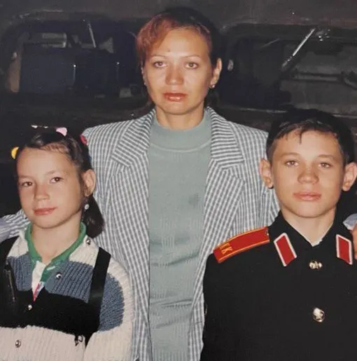 Ида Галич в детстве с мамой и братом Ида Галич в детстве с мамой и братом