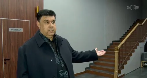 С этой лестницы упал Сергей Соседов С этой лестницы упал Сергей Соседов