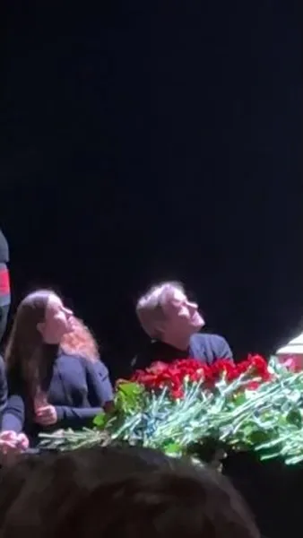 Нажми и смотри