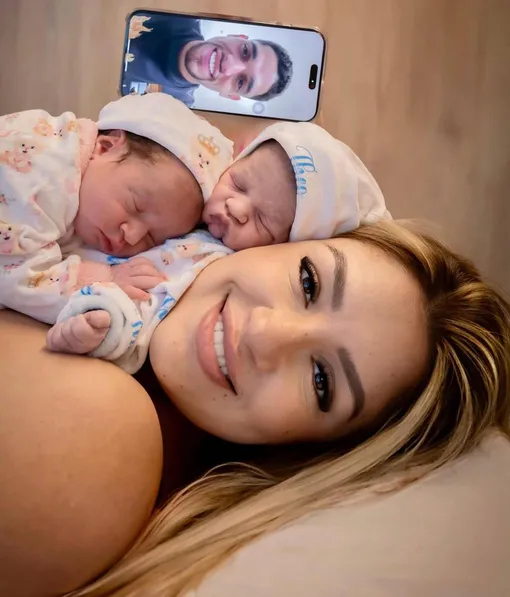 Ана родила дочь и сына Ана родила дочь и сына