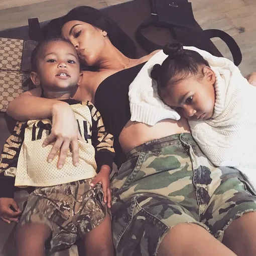 Ким Кардашьян с дочерью Норт и сыном Сейнтом