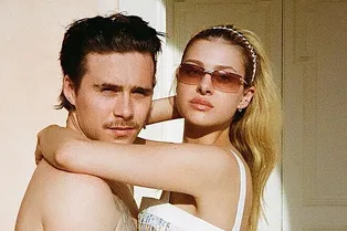 «Чувственность зашкаливает!»: сын Виктории Бекхэм снялся с обнаженной невестой «Чувственность зашкаливает!»: сын Виктории Бекхэм снялся с обнаженной невестой