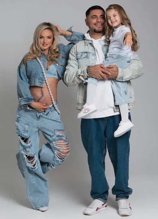 Рэпер Птаха с женой Ланой Реутовой и дочерью Николь