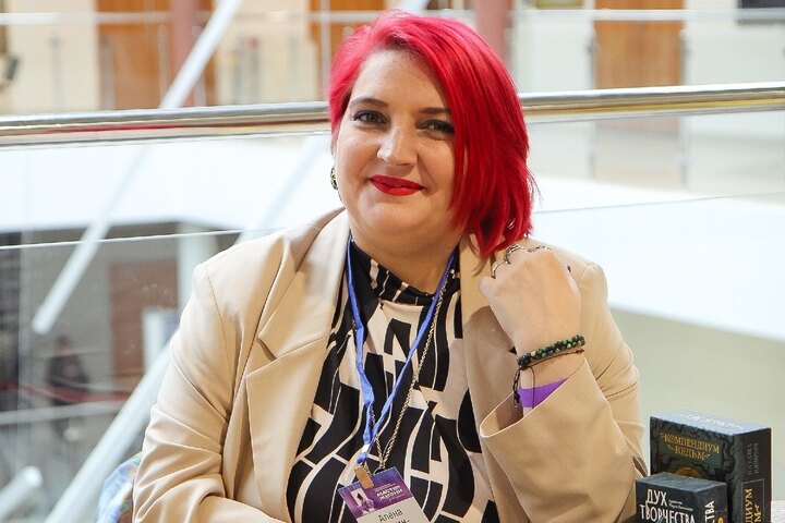 Участница кастингов шоу «Битва экстрасенсов» Алена Эйзин стала жертвой мошенников