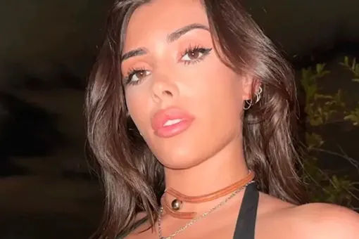 Бьянку Цензори в боди со стрингами и прозрачных колготках на Майорке сняли папарацци Бьянку Цензори в боди со стрингами и прозрачных колготках на Майорке сняли папарацци