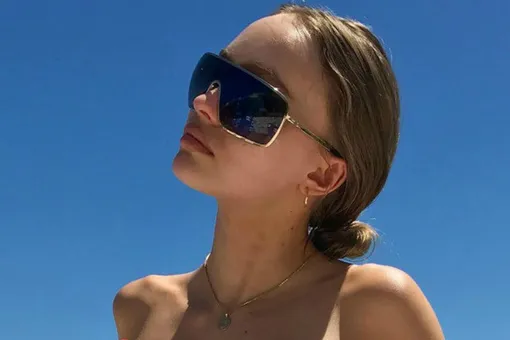 17-летняя дочь Джонни Деппа показала «голое» фото 17-летняя дочь Джонни Деппа показала «голое» фото