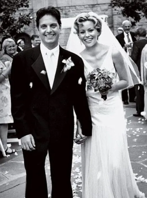 Элизабет Бэнкс вышла замуж 5 июля 2003 года