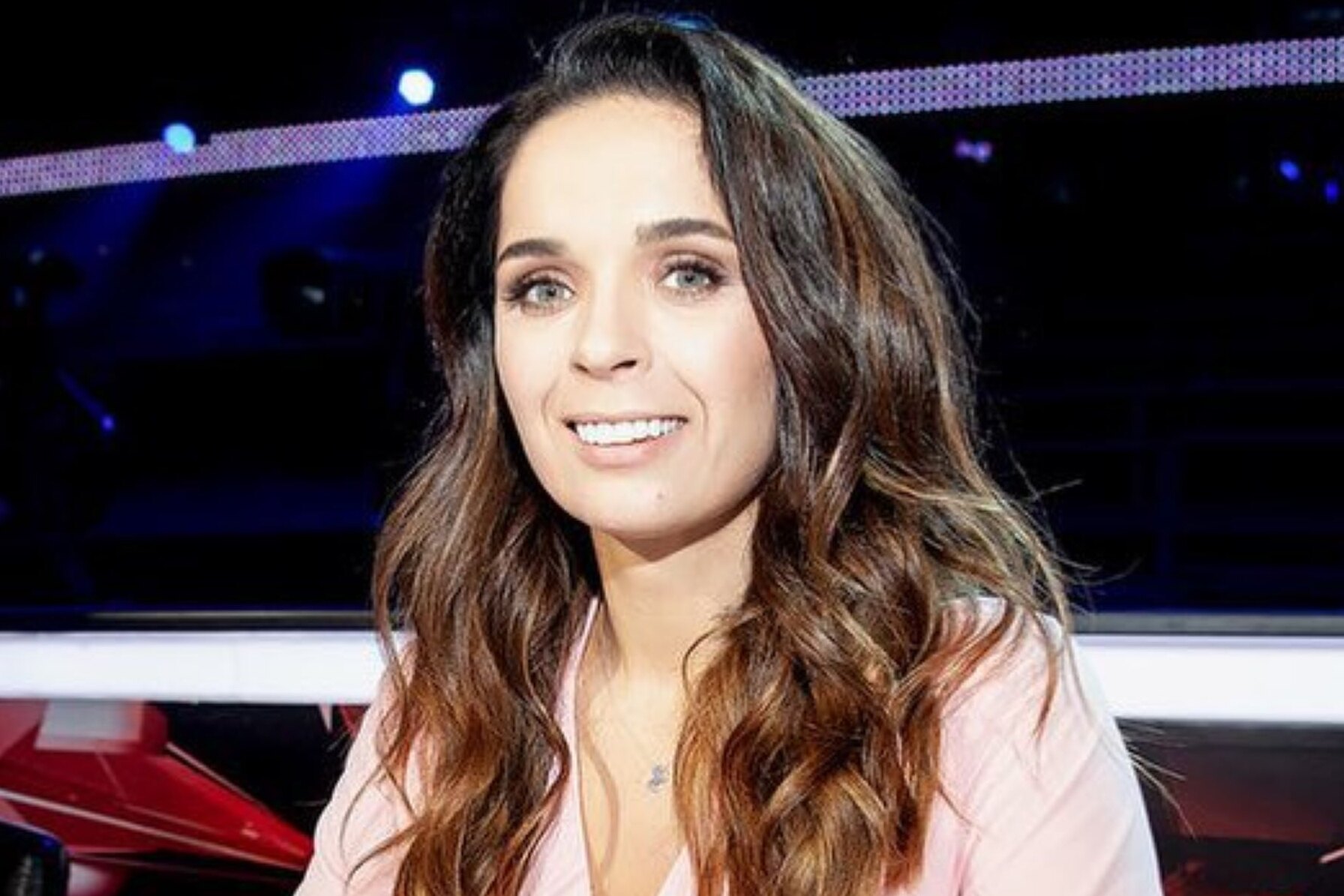 Ол маған өз кискасына сперму жасауға рұқсат берді. Үйдегі орыс секс