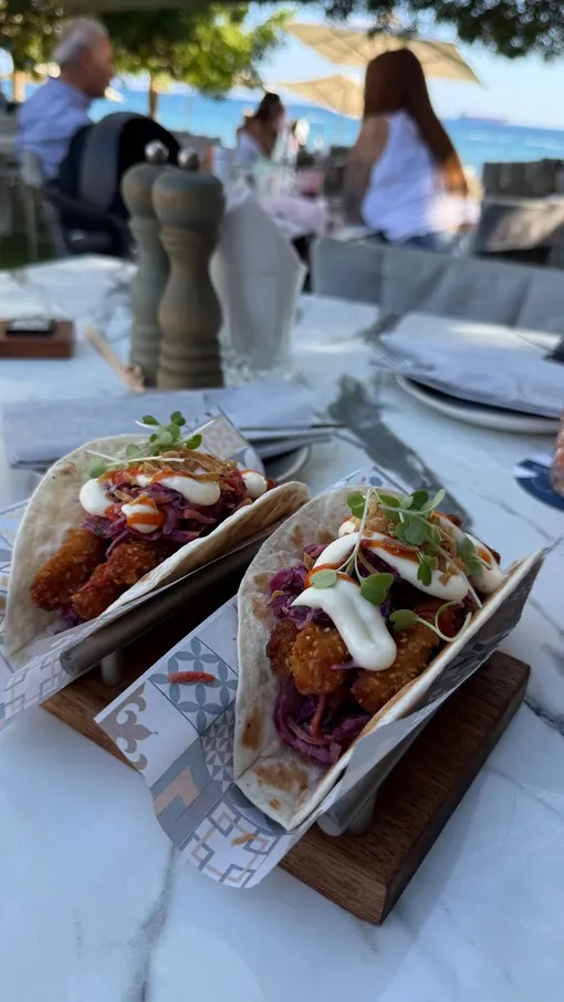 Елена Товстик отдыхает на жарком курорте