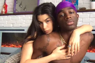 «Вы — секси!»: дочь Ивана Урганта без бюстгальтера легла на полуголого бойфренда «Вы — секси!»: дочь Ивана Урганта без бюстгальтера легла на полуголого бойфренда