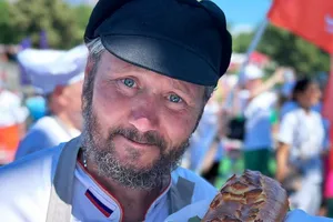 Причиной внезапной смерти ведущего программы «Монастырская кухня» Максима Сырникова стало внутреннее кровотечение