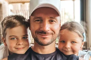 Сергей Лазарев снялся с дочерью и сыном в бассейне на турецком курорте Сергей Лазарев снялся с дочерью и сыном в бассейне на турецком курорте