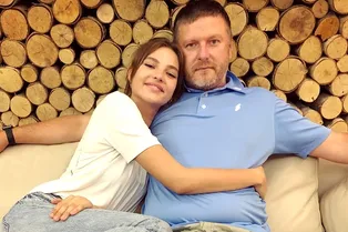 «Люблю тебя»: Алеся Кафельникова после публичных скандалов помирилась с отцом «Люблю тебя»: Алеся Кафельникова после публичных скандалов помирилась с отцом