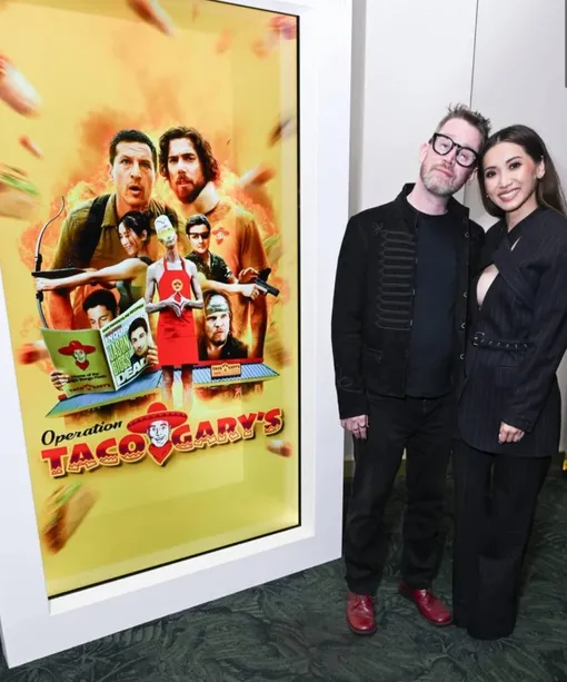 Маколей Калкин пришел поддержать Бренду Сонг на премьере фильма с ее участием Маколей Калкин пришел поддержать Бренду Сонг на премьере фильма с ее участием