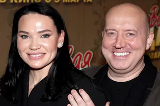 «Я бешусь»: Сергей Бурунов признался, что с трудом общается с дочерью и сыном молодой возлюбленной