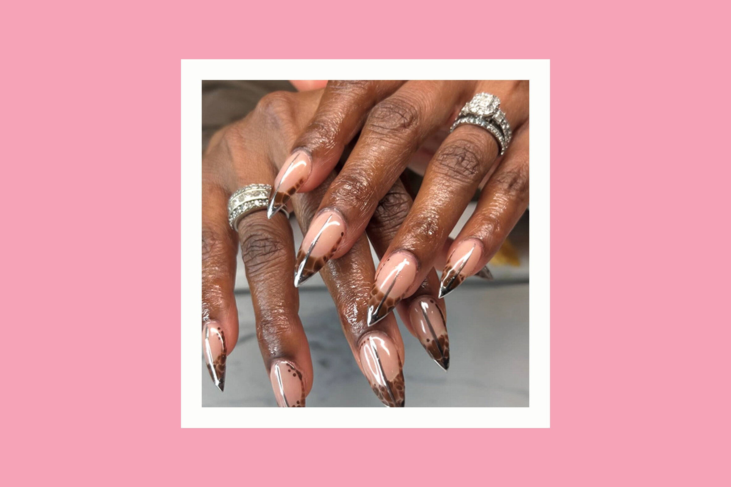 Крокодиловые ногти: 11 идей ультрамодного маникюра весны с чудесным сиянием «кошачьего» глаза