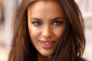 «Удивительный ребенок!»: дочь Ирины Шейк от Брэдли Купера подразнила папарацци «Удивительный ребенок!»: дочь Ирины Шейк от Брэдли Купера подразнила папарацци