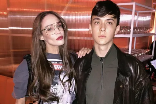 «У меня появились первые седые волосы»: Алена Водонаева воссоединилась с сыном, который смог вылететь из Дубая «У меня появились первые седые волосы»: Алена Водонаева воссоединилась с сыном, который смог вылететь из Дубая