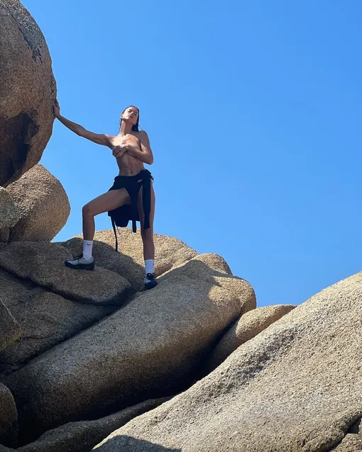 Ирина Шейк топлес