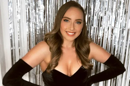 Беременная дочь Эминема показала округлившийся живот в облегающем платье Беременная дочь Эминема показала округлившийся живот в облегающем платье