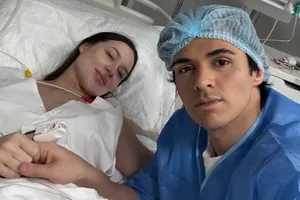 «У любимой упало железо»: жених онкобольной Лерчек показал ее под капельницей «У любимой упало железо»: жених онкобольной Лерчек показал ее под капельницей