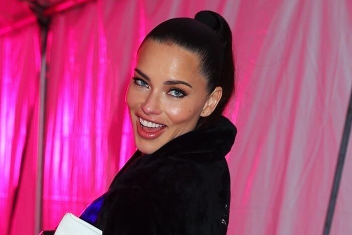 Я всё еще хороша»: Адриана Лима феерично вернулась на подиум