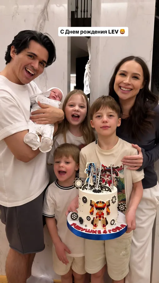 Луис Сквиччиарини с Валерией и детьми