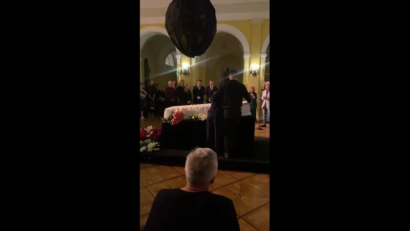Нажми и смотри